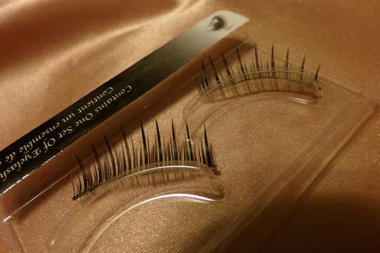 How to apply false eyelashes: a step-by-step guide